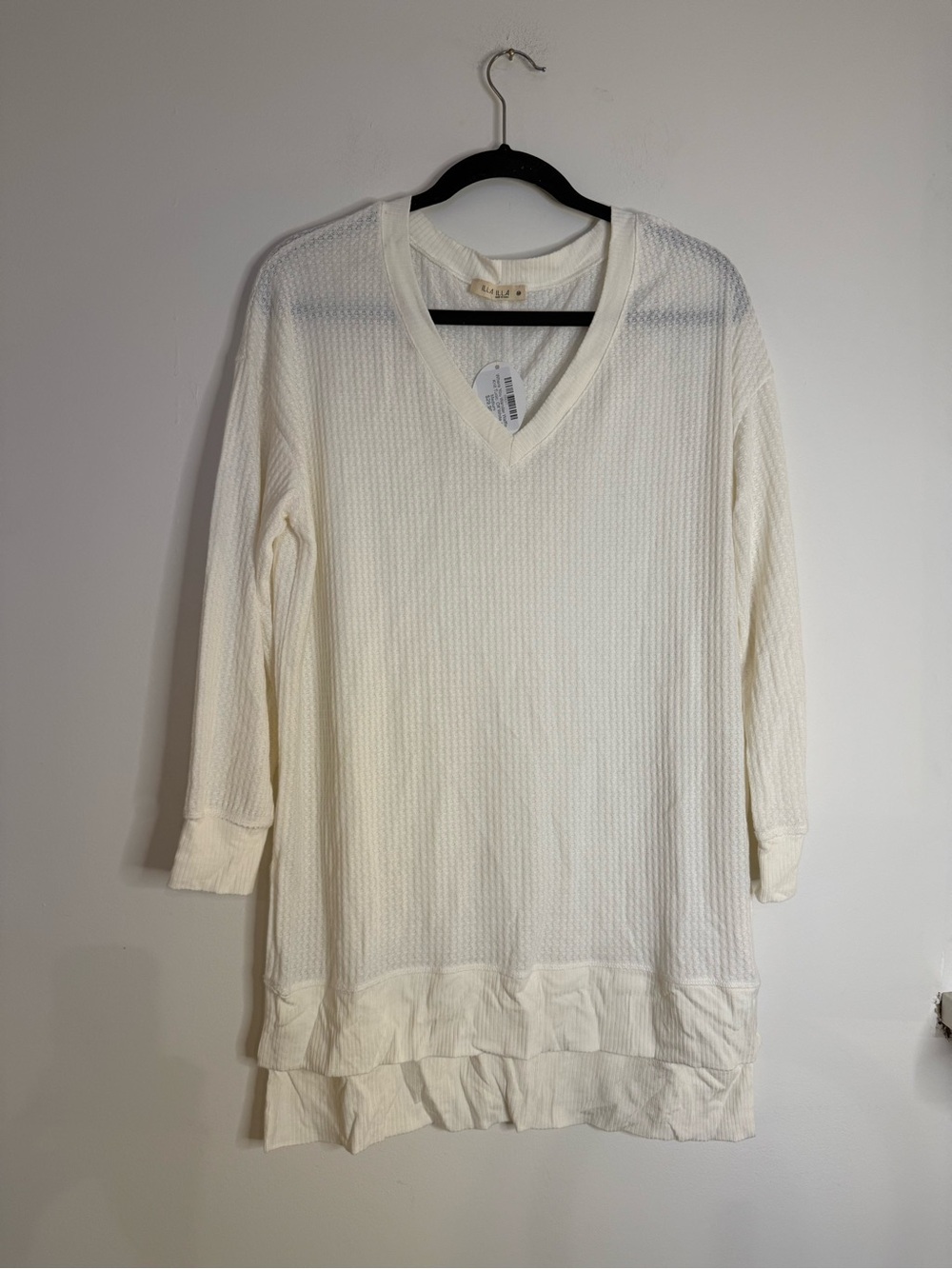 Boutique waffle NWT Cream V-Neck Long Sleeve Textured Tunic